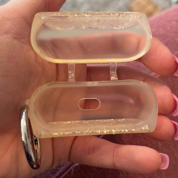 AirPod pro case - Picture 3 of 3